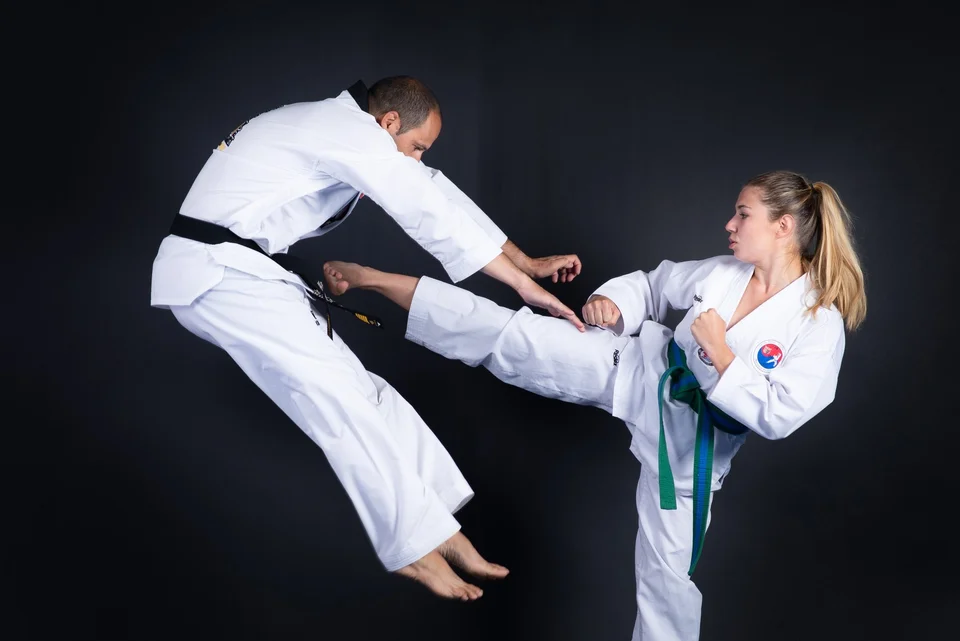 Dollyo chagi défense — technique de Taekwondo