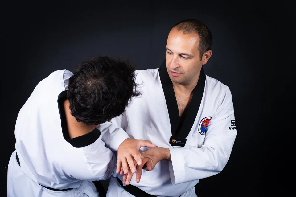 Hosinsul wrist lock — technique de Taekwondo